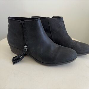Clark’s black bootie with tassle 7